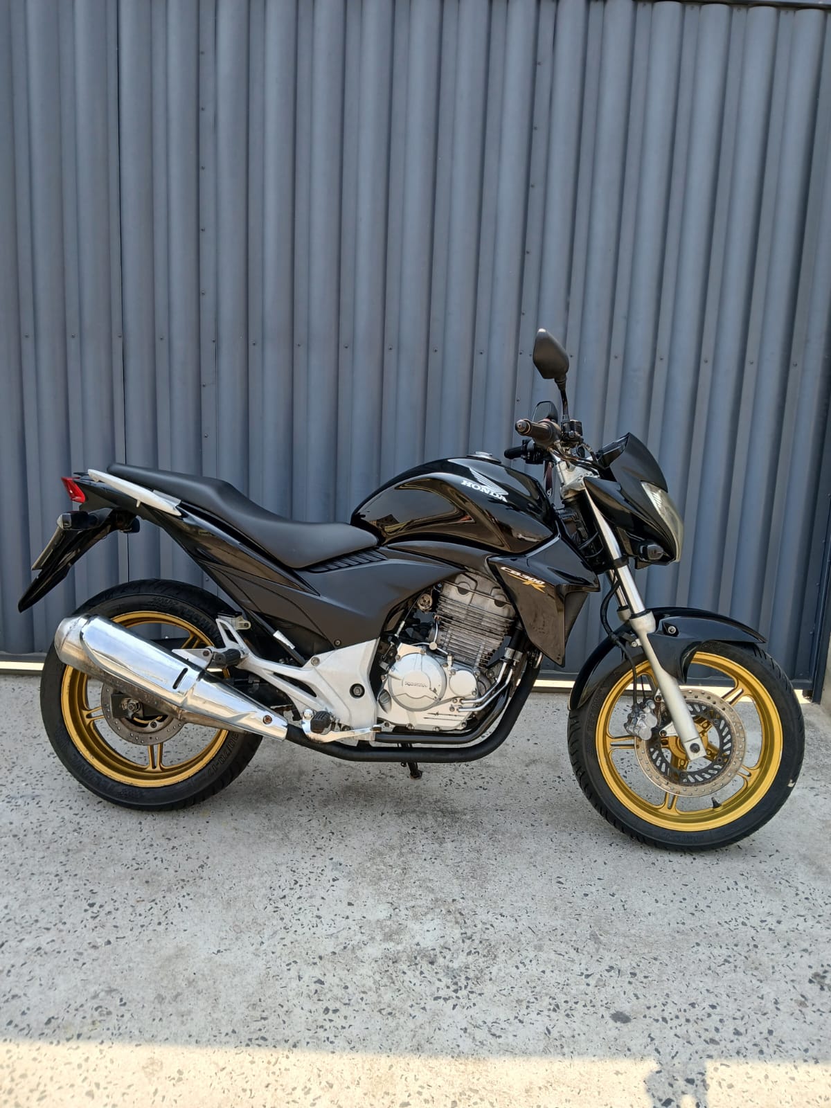 CB300