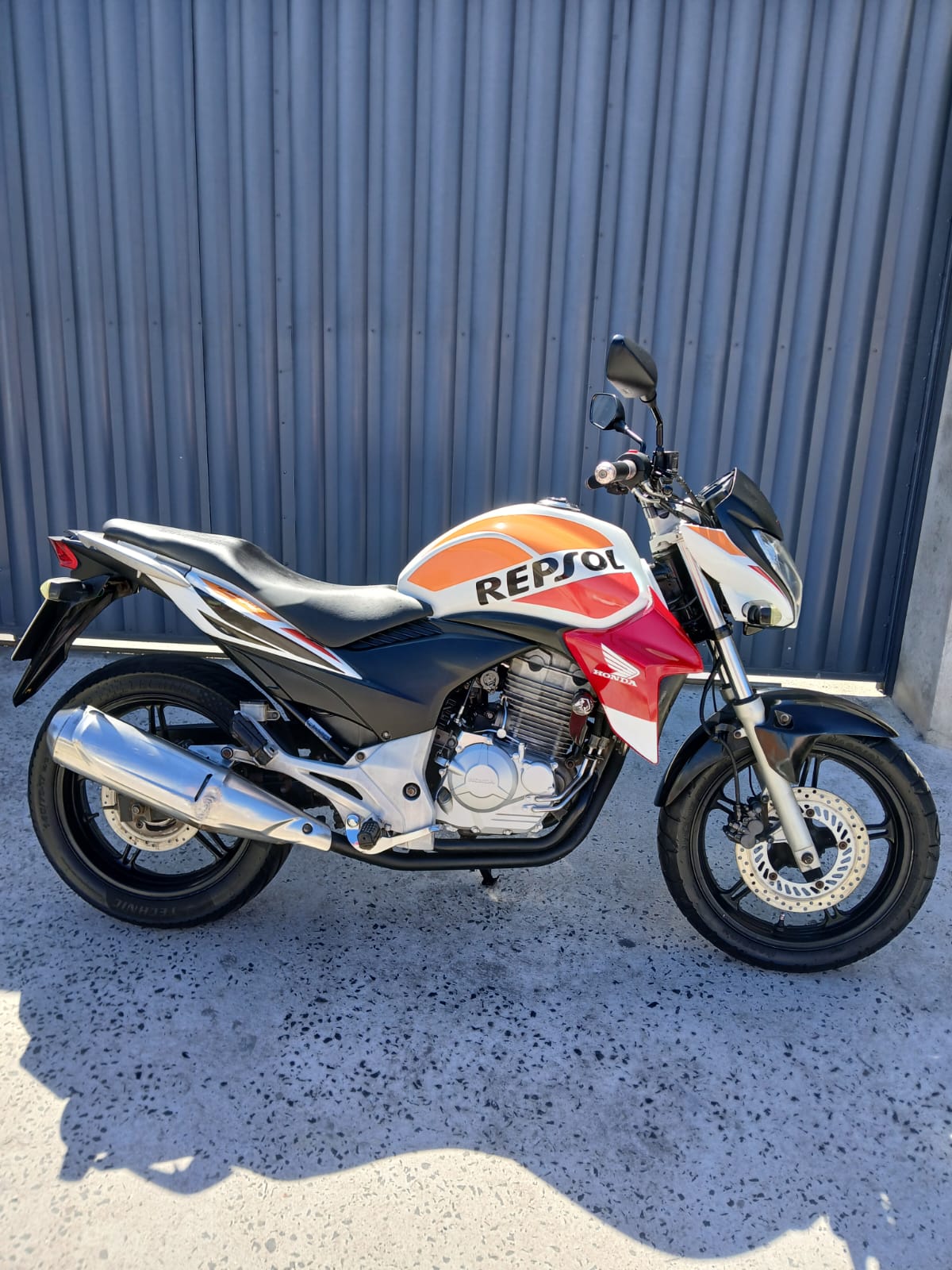 CB300